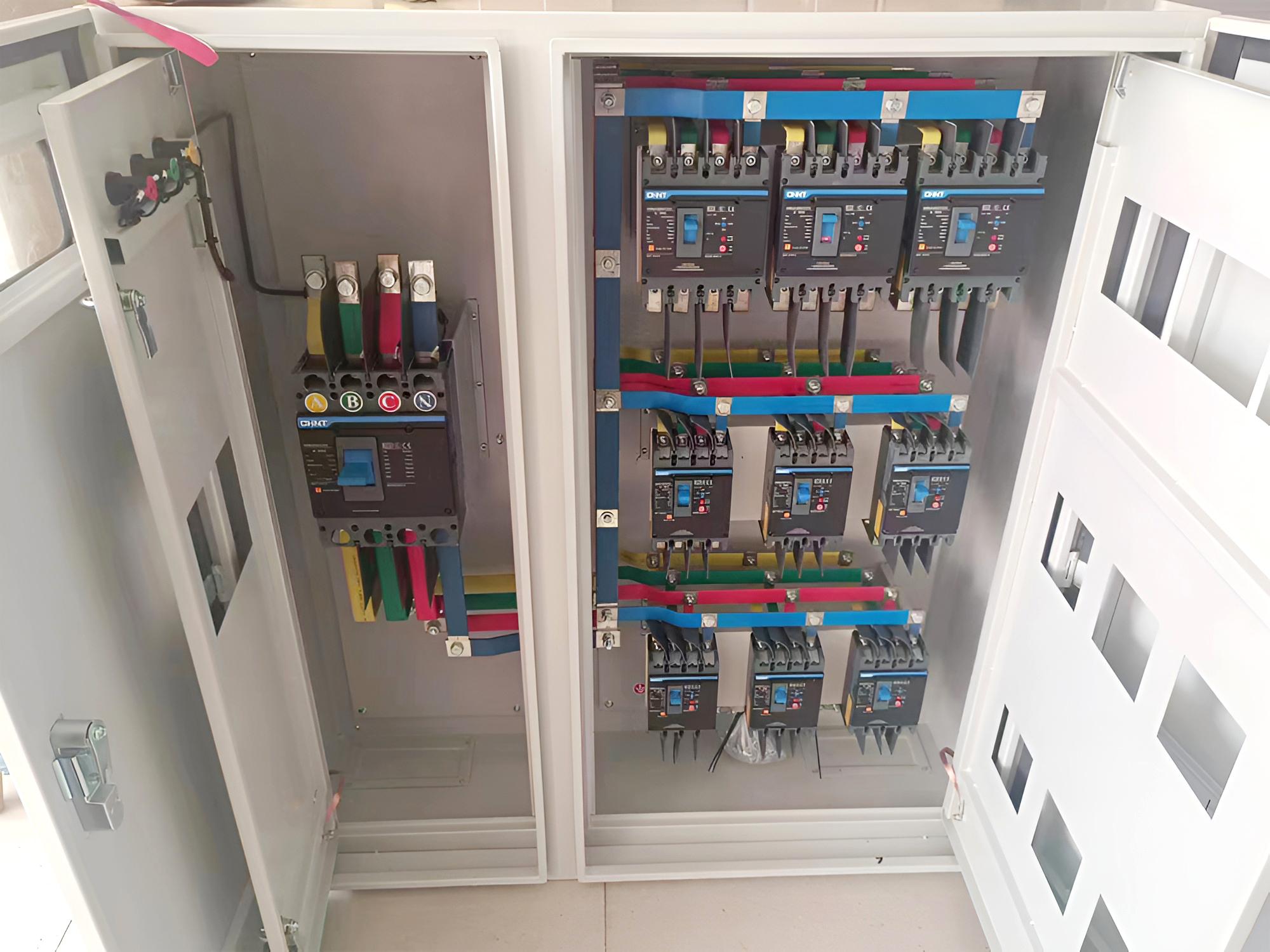 正泰品牌開(kāi)關(guān)配電柜